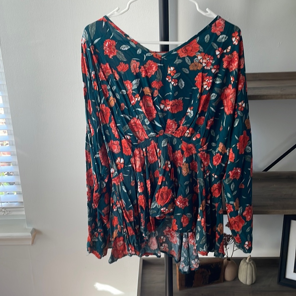 EUC Floral Blouse from Mod Boutique. Size M.